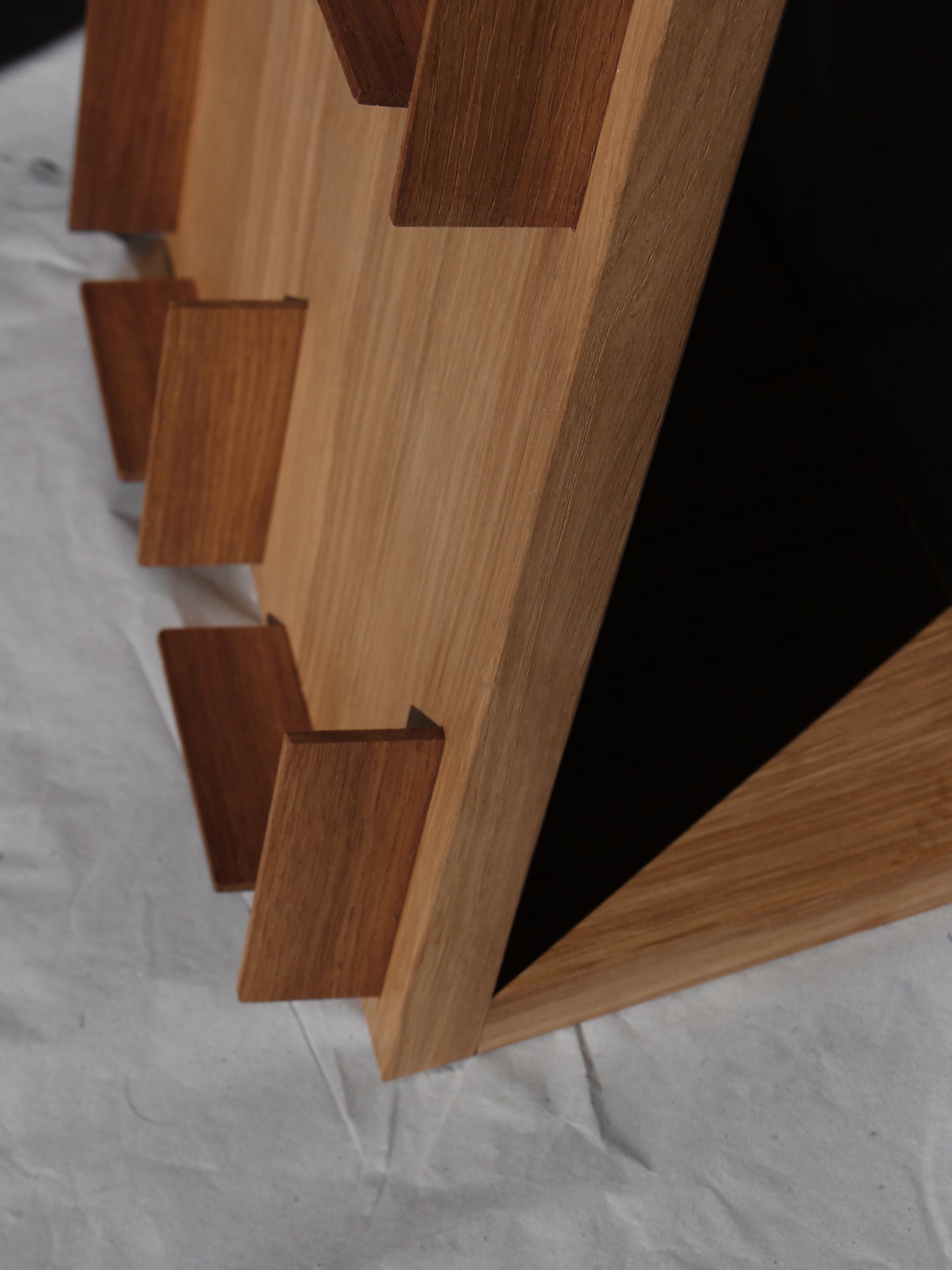 Solid wood card stand for DIN A6 postcards