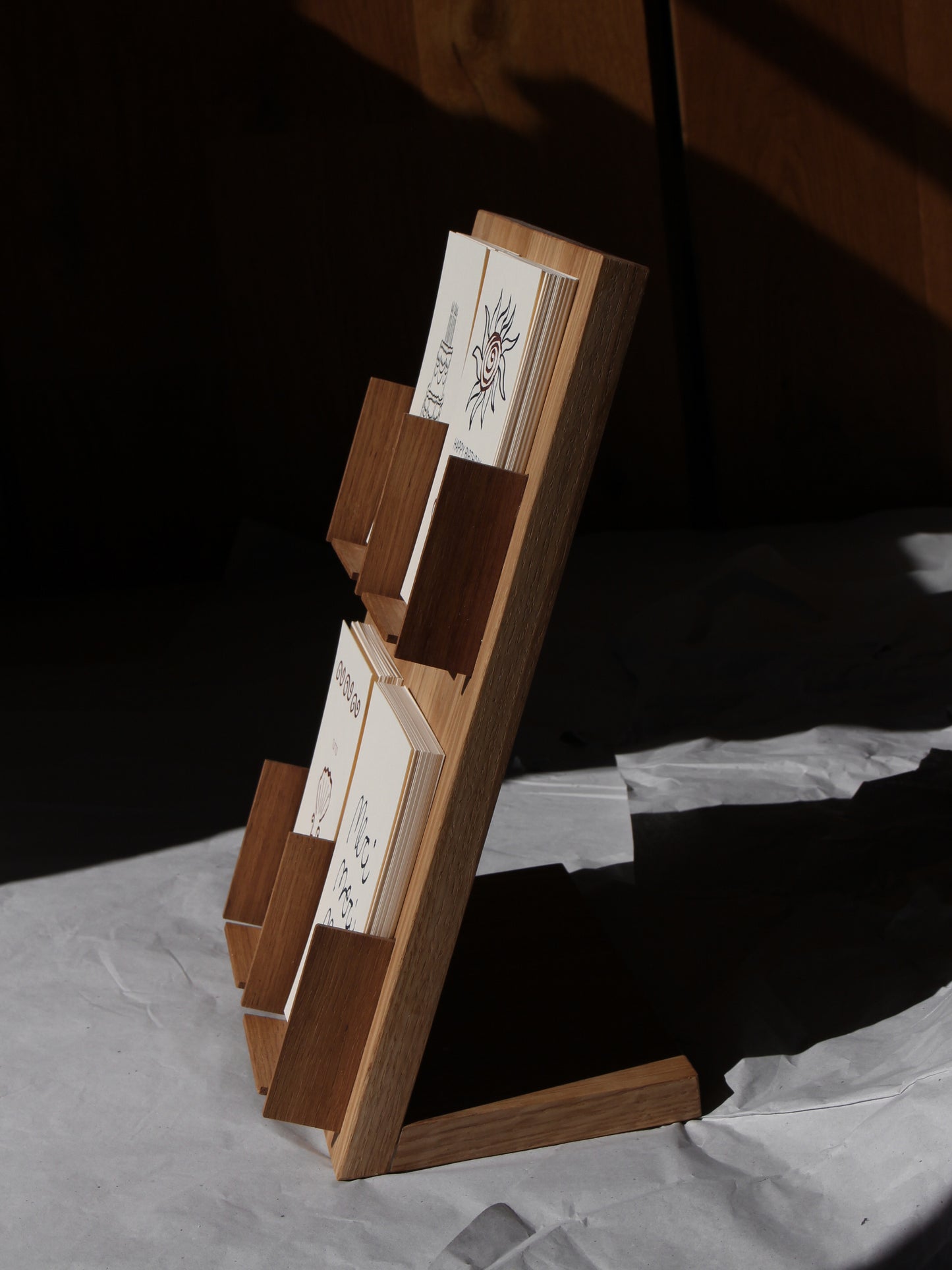 Solid wood card stand for DIN A6 postcards